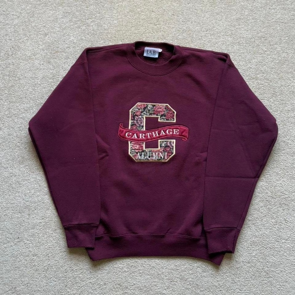 Vtg Carthage College Alumni‎ Crewneck Sweatshirt Burgundy Embroidered Floral 90s